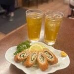 三ちゃん食堂 - 緑茶割り、チキンチーズ大葉巻き