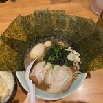 横浜家系ラーメン 魂心家 - 魂心ラーメン(黒胡椒味噌) 海苔増し