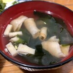 みなと食堂 - お麩とワカメの味噌汁