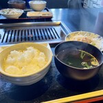 焼肉園 花牛 - ご飯／スープ／サラダ