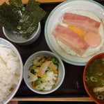 神戸らんぷ亭 - ベーコンエッグ定食：４２０円