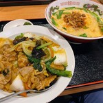 台湾料理 金龍閣 - 牛肉飯 ＋ 台湾豚骨ラーメン 850円