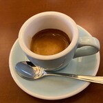 カフェ&ヘアーサロン リバーブ - エスプレッソマシーン製エスプレッソ中煎り