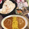 Binita Dainingu - 2色カレーセット：チキンカレー中辛、シーフードミックスカレー中辛、ナン、サラダ