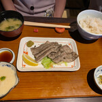 赤坂うまや - もち豚の炭火焼きとろろ定食