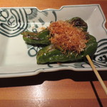 阿佐ヶ谷バードランド - 山科とうがらし。ササミの干物をおろしたものが上に。