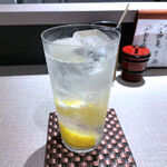 焼鳥ごくう 奥 - 生レモンサワー（682円）