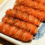 餃子ノ酒場 太陽ホエール - 赤ウインナー