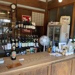 山路酒造 - 店内と桑酒