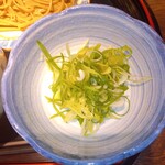 Soba Dokoro Bai Ryuu - 九条葱と豚ロースのつけ蕎麦 お稲荷サービス ランチ時