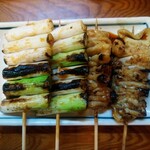 菊乃家本店 - 左から ねぎ、シロ