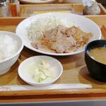 東海パーキングエリア（下り線）フードコート - 特製生姜焼き定食 980円