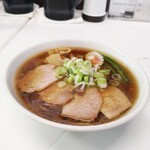 手打ち らーめん 響 - 和風醤油ラーメン　調和のとれたスープ