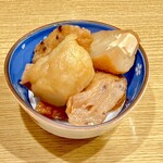 居酒屋勢人 - お通し：天ぷらの煮物