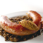 ヌガ - 自家製ソーセージ　　あまりの人気でグランドメニューに昇格した逸品。