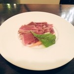 ラバンビーノ - ハモン・セラーノ　40ケ月熟成　切り出しの生ハム　1000円。