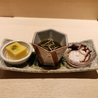 新橋 天鮨 - トウモロコシ豆腐､蓴菜ともずく酢､タコの赤ワイン煮