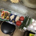 Okonomiyaki Hirano - トッピング食材、双子卵、トマト、きゅうり、サラダチキン、山クラゲ、棒棒鶏ソース