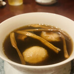 Choyo - ② 鶏肉団子+金針菜（本萱草の蕾）+ アガリクス（ヒメマツタケ）の薬膳スープ