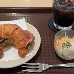 Kafe U No U No - ウーノ・モーニング Bセット パストラミビーフ 550円。