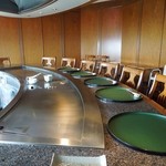 鉄板焼 貴布祢 - 鉄板のカウンター