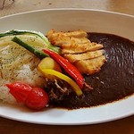 マイヅルカレー - チキンカツと日替り野菜をトッピングしています