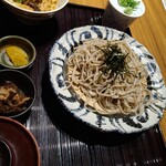 Chisou Uwakai Gaiyamaru - 鰻の混ぜご飯とザル蕎麦セット
                      
                      ¥1380