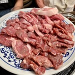 大衆中遊華食堂 八戒 - 生ラムジンギスカン 三種盛(チャックロール、マトン、ショルダー) 