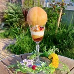 Gelato Cafe Monte Rose - 丸ごと桃のパルフェ