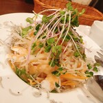 Bousou Jukusei Nikuko Jaian - たっぷりジャコと芝海老、細切り野菜のサラダ