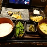 Shimpachi Shokudou - 朝さば文化干し定食御飯半割、インゲン胡麻和えと大根キンピラ
