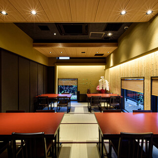 「非日常感」がテーマ◎高級感のある落ち着いた雰囲気の店内