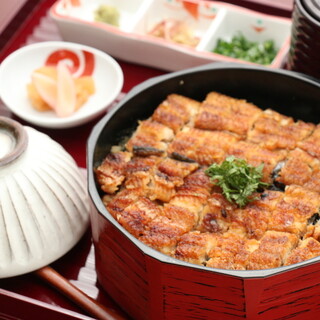 We offer carefully selected eel dishes such as kabayaki, bamboo steamer, and hitsumabushi!