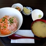 川野鮮魚店 鮮味 - サーモン・ネギトロ丼