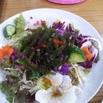 居魚屋　網元 - 海ぶどうのサラダ