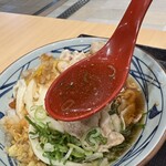 丸亀製麺 - 【2023.7.27(木)】鬼おろし豚しゃぶぶっかけ（並盛）740円→710のスープ