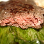 ムースヒルズバーガー - 断面 ミディアムな感じ