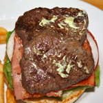 ムースヒルズバーガー - 80g位の上質な牛ヒレ肉が2枚乗り贅沢な味のバーガー