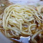 朱華園 - 特徴的な平打ち麺