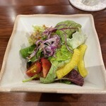 鉄板焼 日和 - このサラダ大好きです。ドレッシングも私好み。