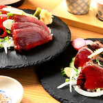 高知 アテと酒 ほたえる - 高知のカツオ刺身とタタキ（土佐清水直送）