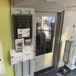 OSTERIA CAFE DaDOMANI - お店の外観
                        
                        コチラは以前、Joet Cafe さんっていうお洒落な
                        
                        生ハムのおいしいお店だったそうであります。
                        
                        DaDomaniさんは居抜きで入られたようですね。