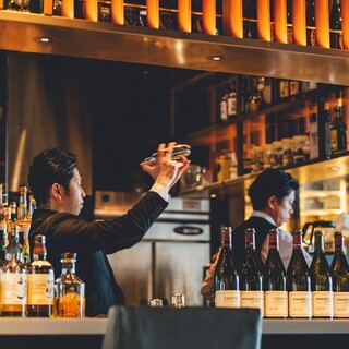 世界各地から仕入れるソムリエ厳選のワインをリーズナブルに堪能