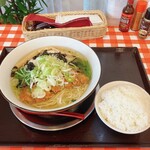 Men & Shokudou Nujibonbon Newtype - Zさんのキムチとろろカツラーメン　ランチはライスサービス