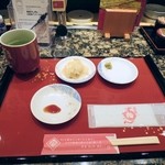 茜屋 すしぎん - テーブル風景。