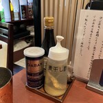 酒肴場 屯 - 卓上の調味料