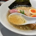 酒肴場 屯 - 煮干しの旨みにキリッと白醤油、ぶどう山椒が刺激的な逸杯。