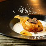 北新地 うえはら - 新じゃがまんじゅうのベシャメルソース チップス添え