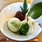 茶房 贔 - 濃いめの抹茶をかけて……