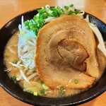 ラーメン屋 まる - てんこ盛りラーメン